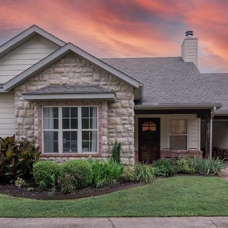 Cottage Getaway - Quiet Cottage Charm Near U Of A Fayetteville Exterior photo
